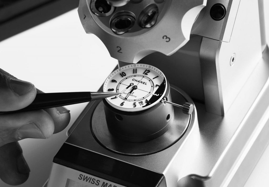aJ12 PARADOXE-MAKING OF-08